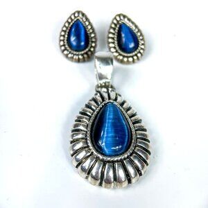 Silver tone & Blue Imitation Cats Eye Teardrop Scalloped Pendant & Earring Set